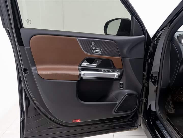 Фото 23 - Mercedes-Benz GLB-Class