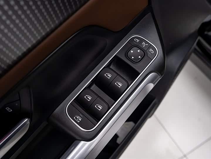 Фото 24 - Mercedes-Benz GLB-Class