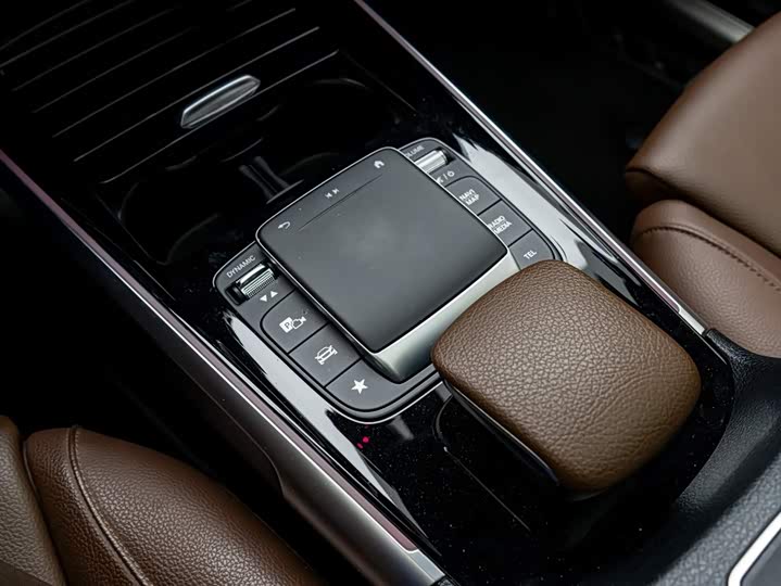 Фото 28 - Mercedes-Benz GLB-Class