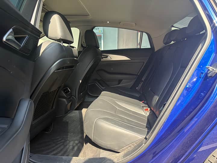 Фото 10 - Hongqi H5