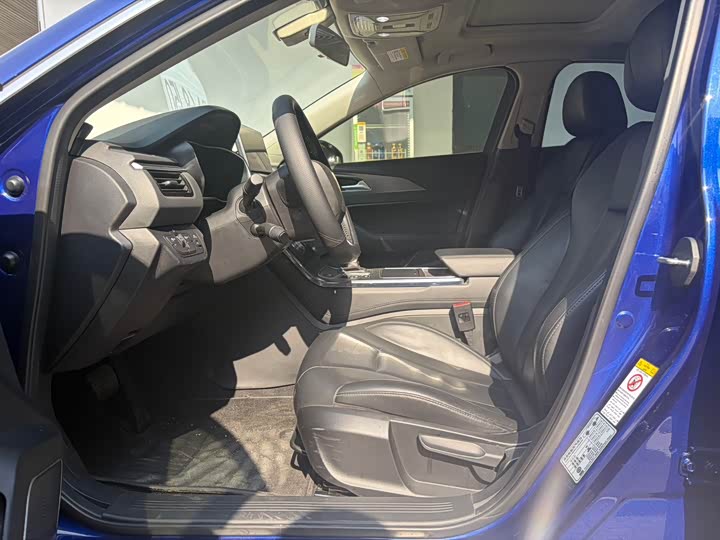 Фото 12 - Hongqi H5