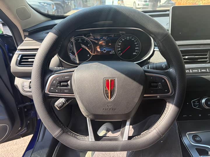 Фото 13 - Hongqi H5