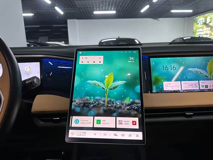 Фото 11 - Geely Galaxy L7