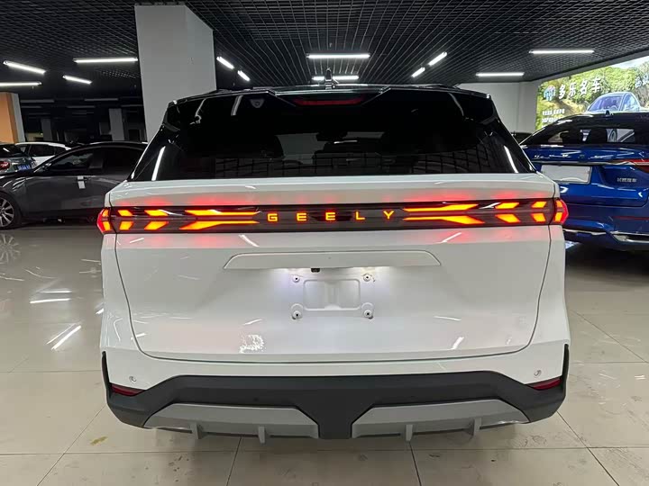 Фото 7 - Geely Galaxy L7