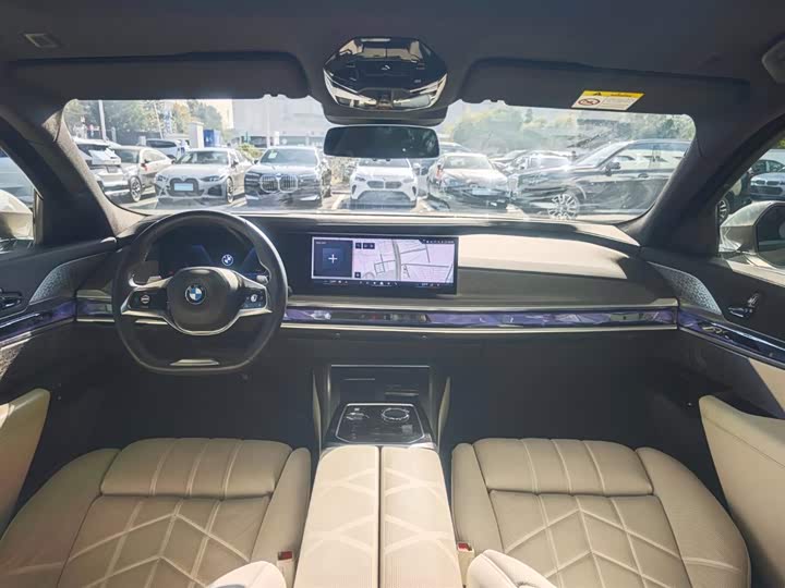 Фото 10 - BMW 7 Series