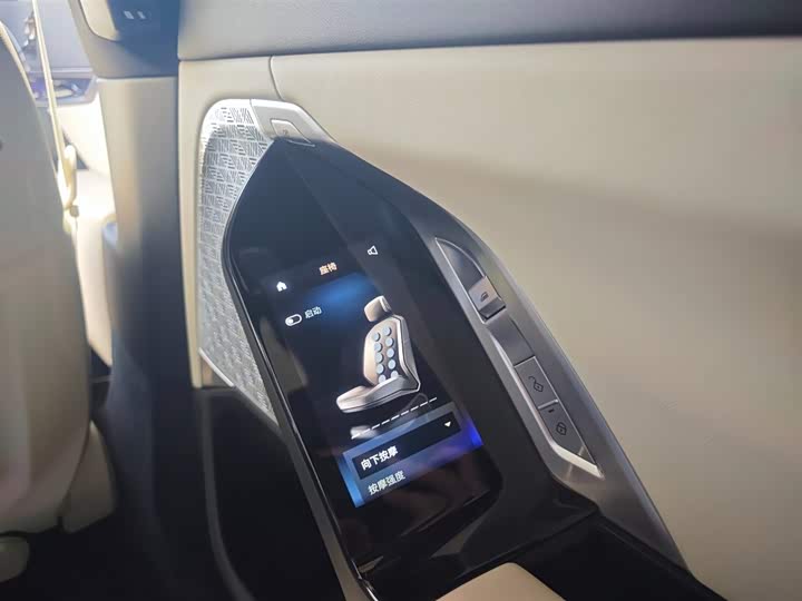 Фото 13 - BMW 7 Series