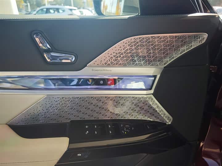 Фото 16 - BMW 7 Series