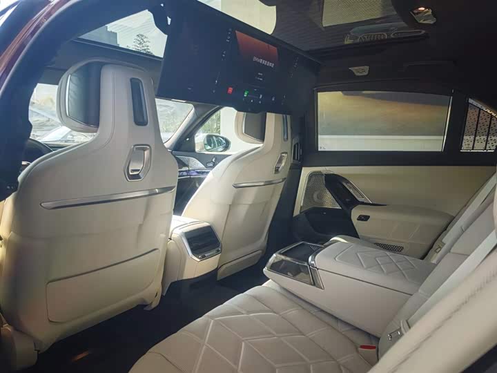 Фото 20 - BMW 7 Series