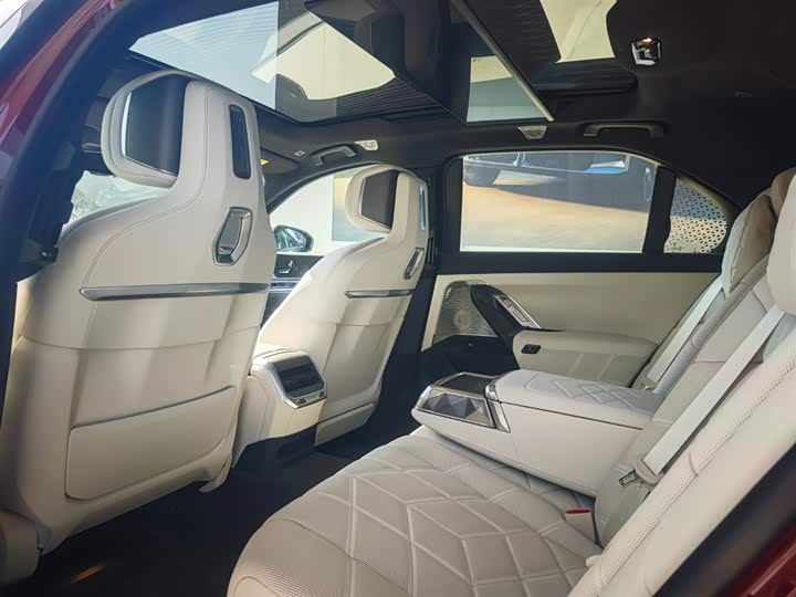 Фото 21 - BMW 7 Series