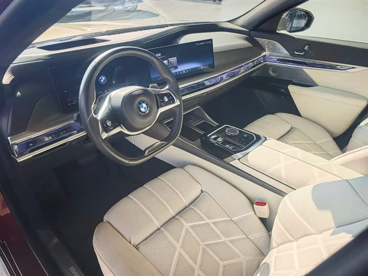 Фото 8 - BMW 7 Series