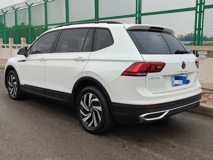 Фото 4 - Volkswagen Tiguan L Pro