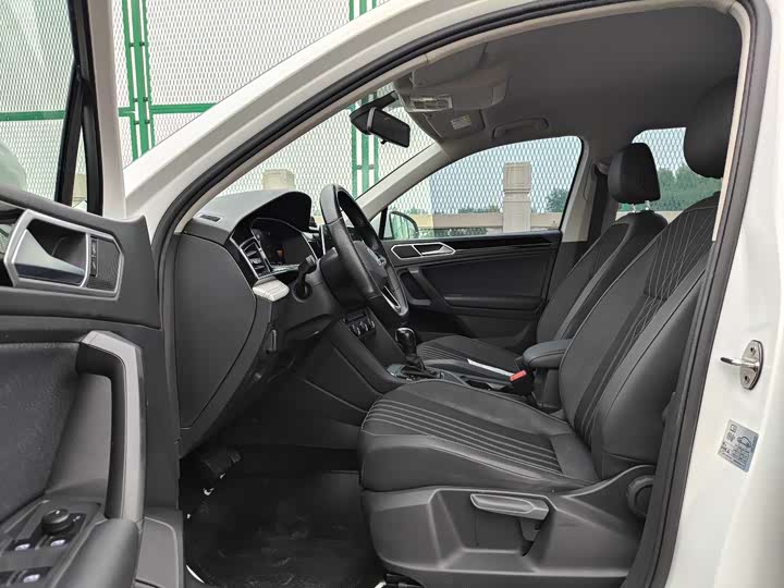 Фото 7 - Volkswagen Tiguan L Pro