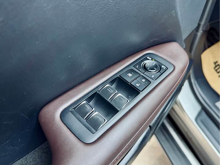 Фото 11 - Lexus RX