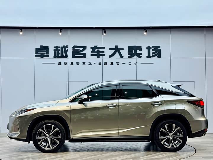 Фото 4 - Lexus RX