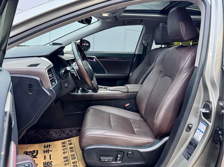 Фото 9 - Lexus RX