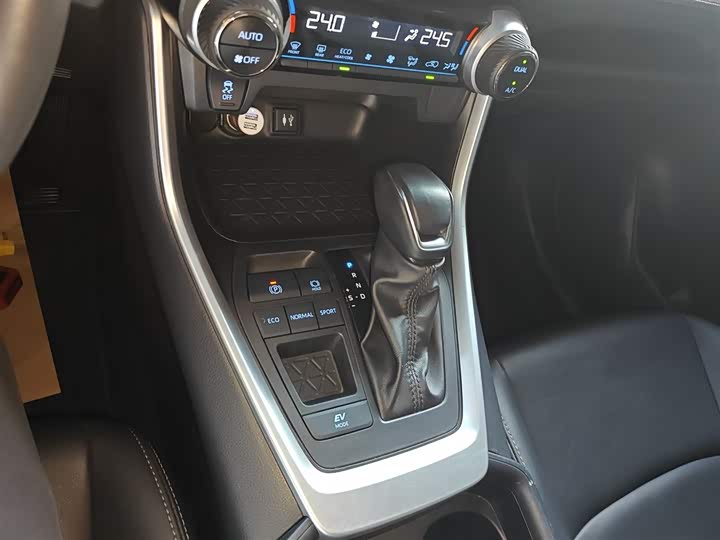 Фото 14 - Toyota Wildlander