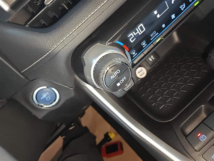 Фото 9 - Toyota Wildlander