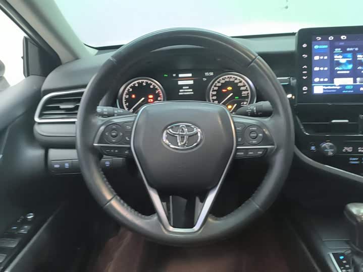 Фото 15 - Toyota Camry