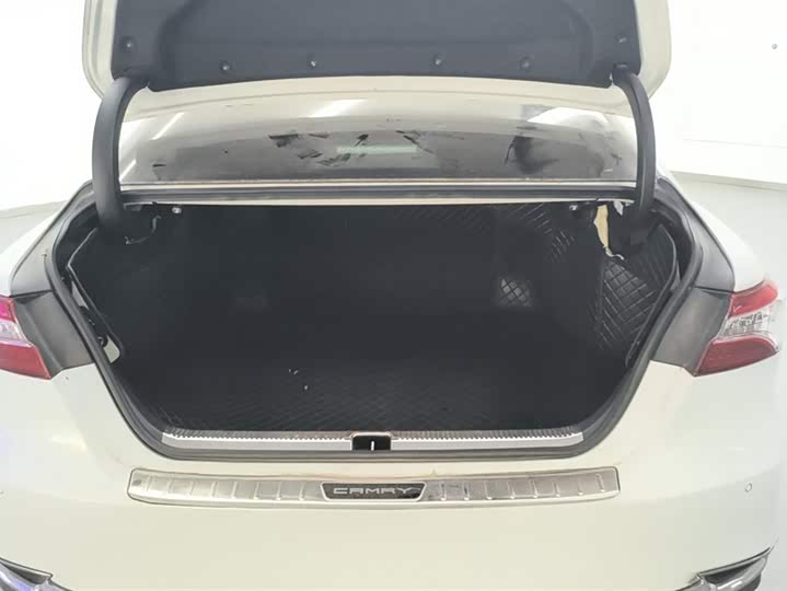 Фото 4 - Toyota Camry