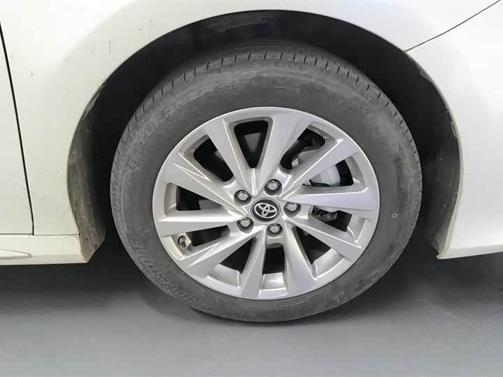 Фото 6 - Toyota Camry