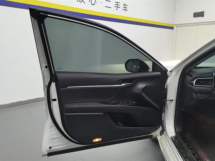 Фото 7 - Toyota Camry