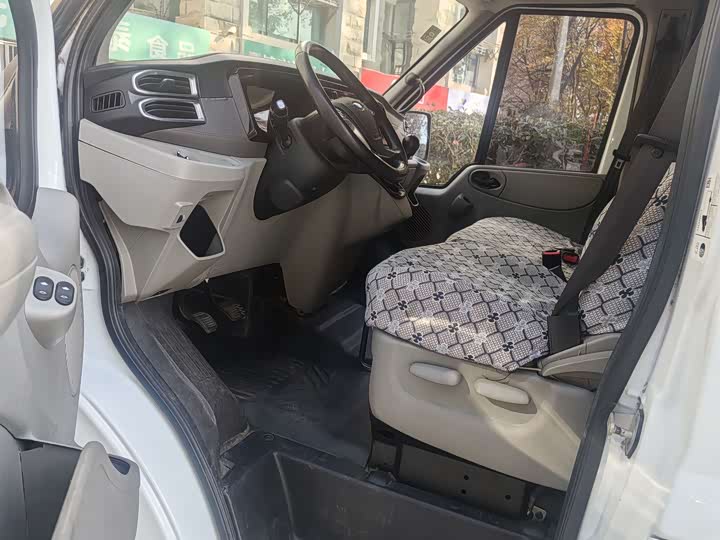 Фото 4 - Ford Transit New