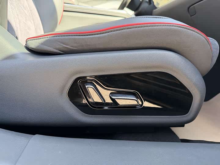 Фото 36 - BAIC Arcfox Alpha S