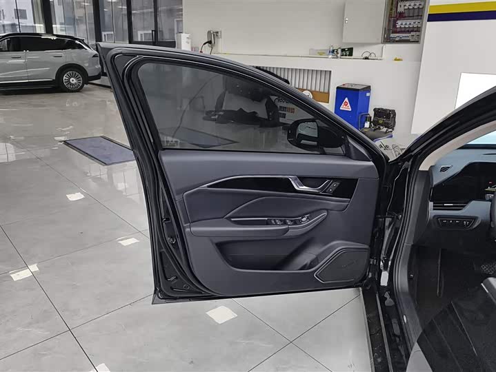 Фото 7 - Bestune B70