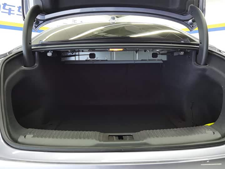 Фото 4 - Hongqi H5