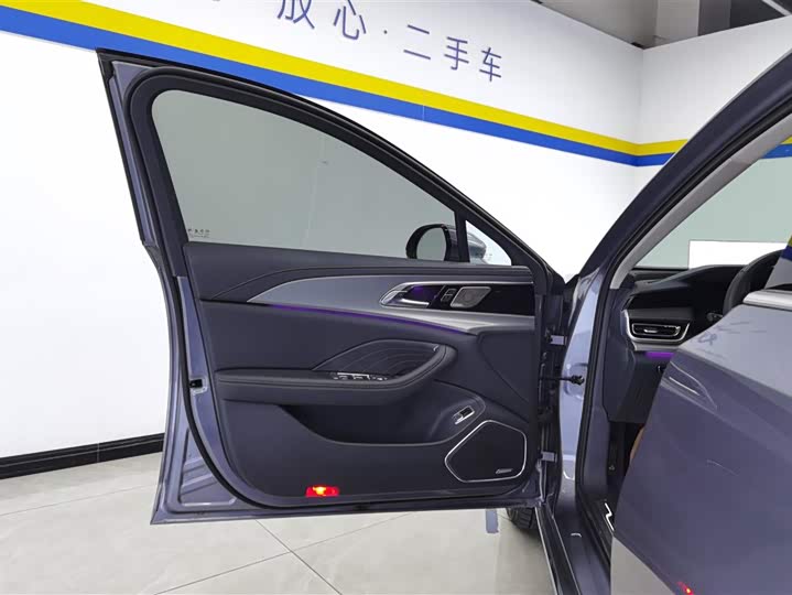 Фото 7 - Hongqi H5