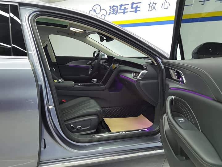 Фото 8 - Hongqi H5