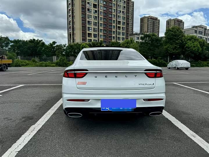 Фото 8 - Geely Preface