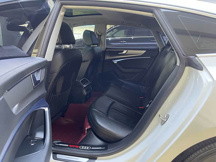 Фото 5 - Audi A7