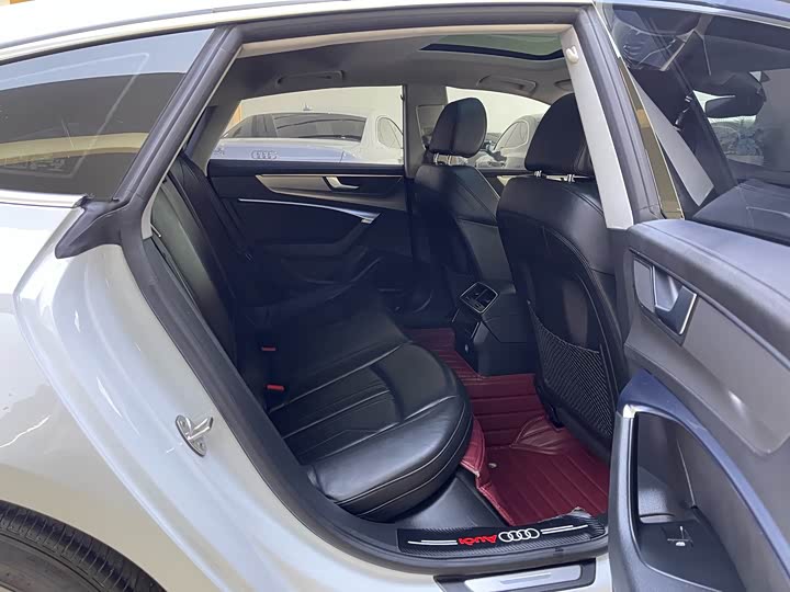 Фото 7 - Audi A7