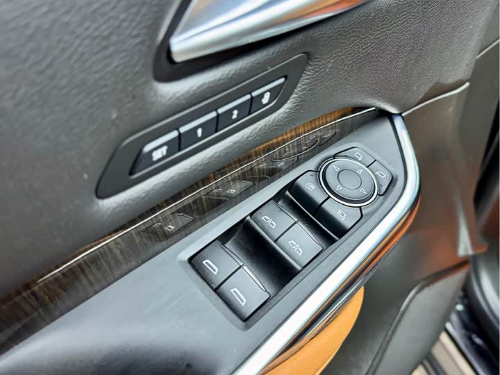 Фото 12 - Cadillac XT4