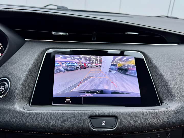 Фото 14 - Cadillac XT4