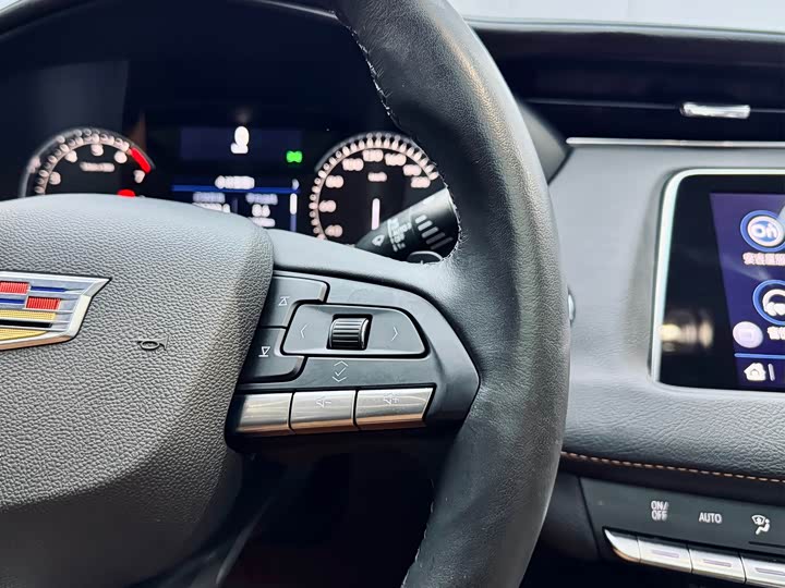 Фото 22 - Cadillac XT4