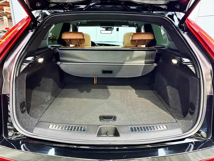 Фото 25 - Cadillac XT4