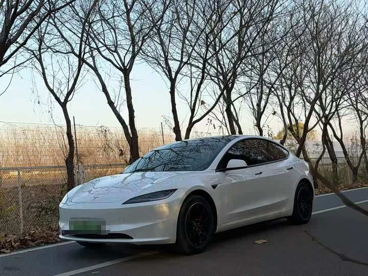 Фото 1 - Tesla Model 3