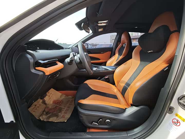 Фото 4 - Changan UNI-V