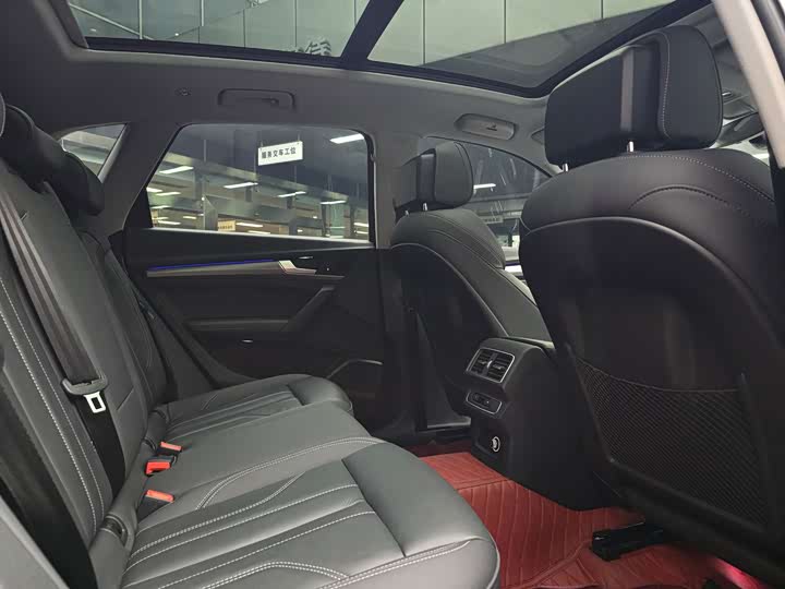 Фото 14 - Audi Q5L