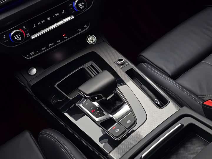 Фото 19 - Audi Q5L