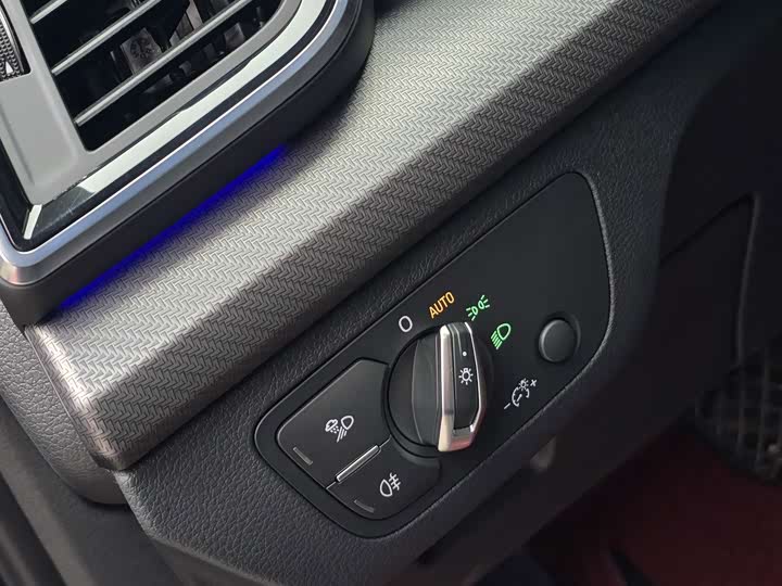 Фото 25 - Audi Q5L