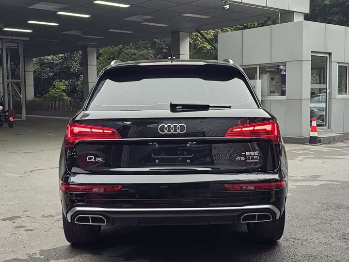 Фото 7 - Audi Q5L