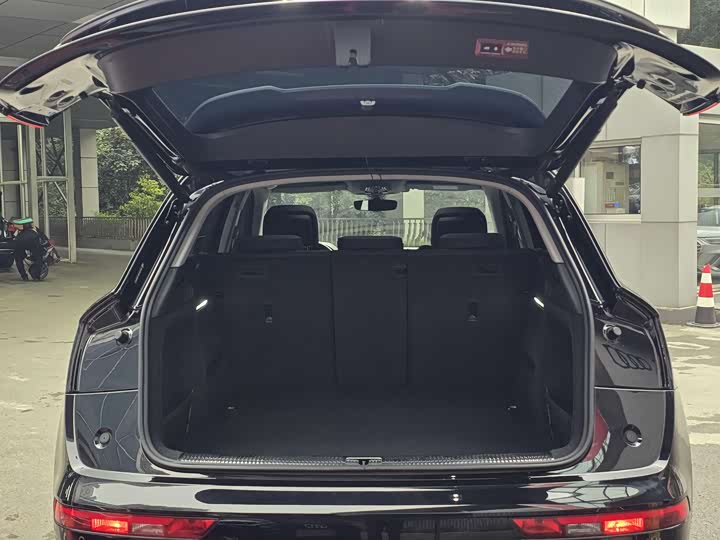 Фото 9 - Audi Q5L