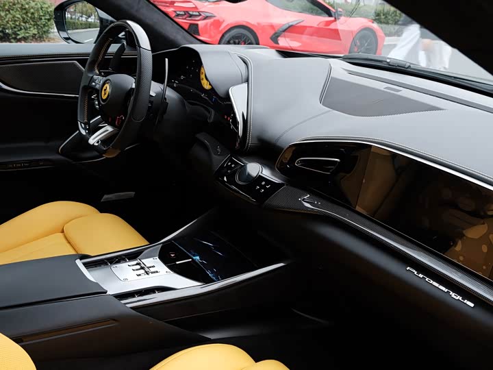 Фото 10 - Ferrari Purosangue