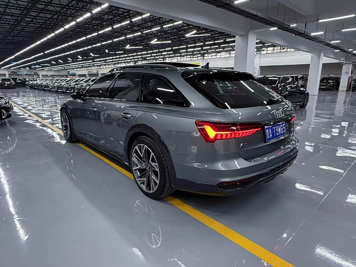 Фото 14 - Audi A6