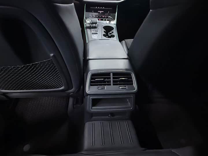 Фото 7 - Audi A6