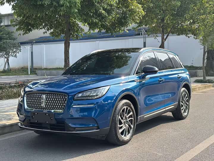 Фото 1 - Lincoln Corsair