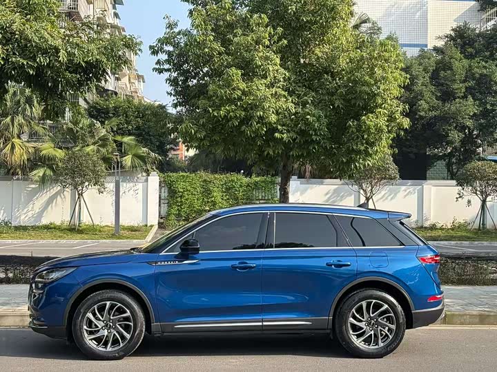 Фото 3 - Lincoln Corsair